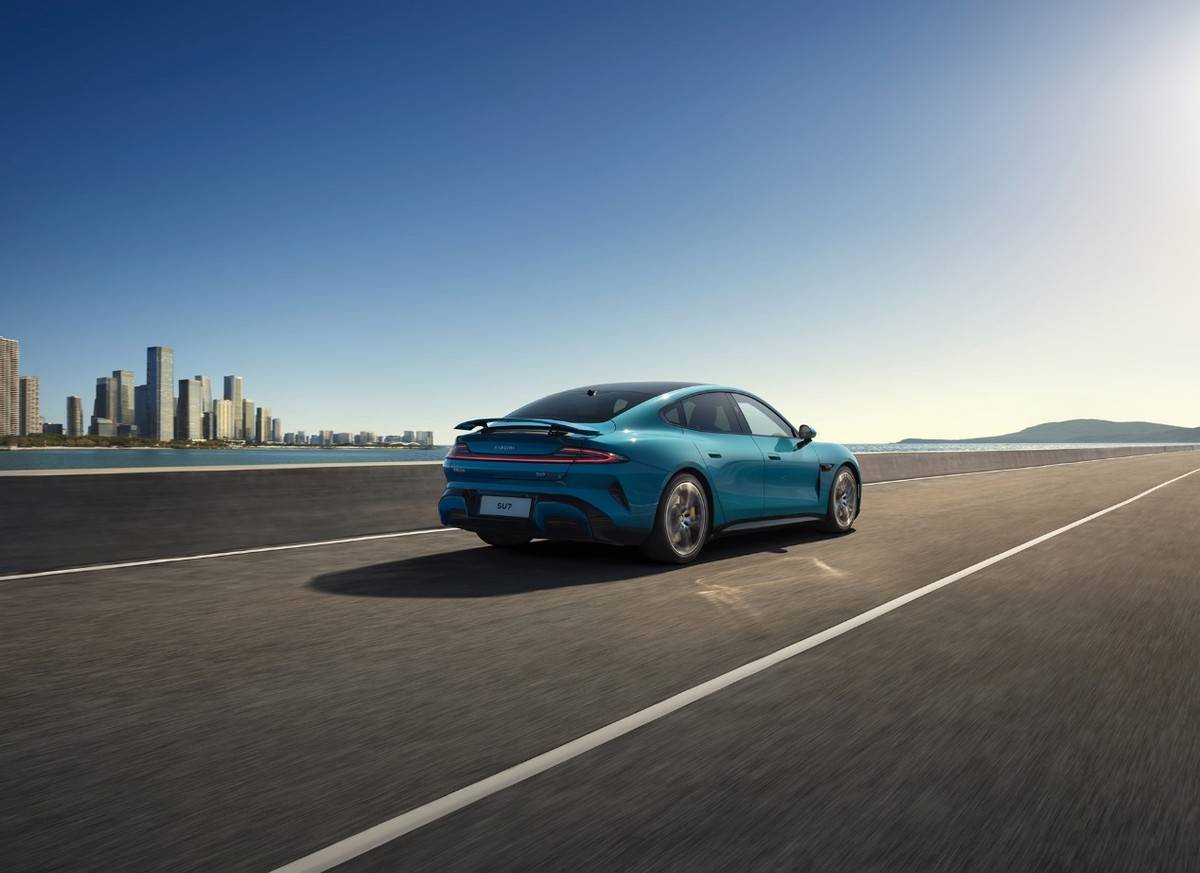 一邊是瘋贊,一邊是狂噴,小米SU7到底好不好