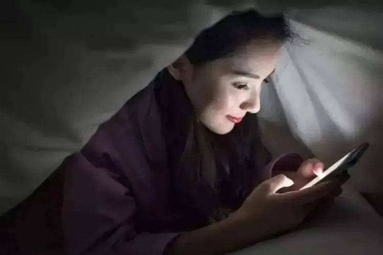 手機(jī)廠(chǎng)造車(chē)VS車(chē)企造手機(jī):蔚來(lái)干不了的,小米想試試