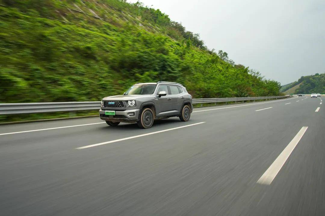 17.98萬,四驅SUV,油耗不到6L!你買不買?