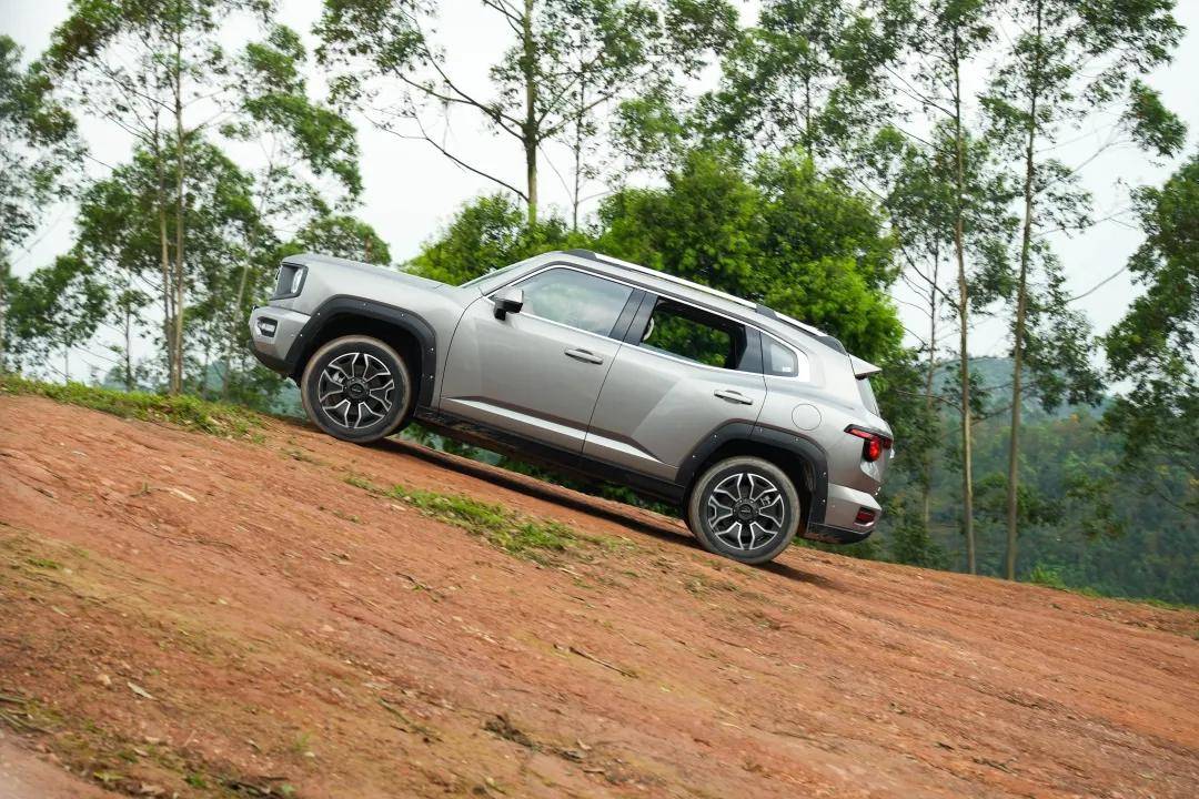 17.98萬,四驅SUV,油耗不到6L!你買不買?