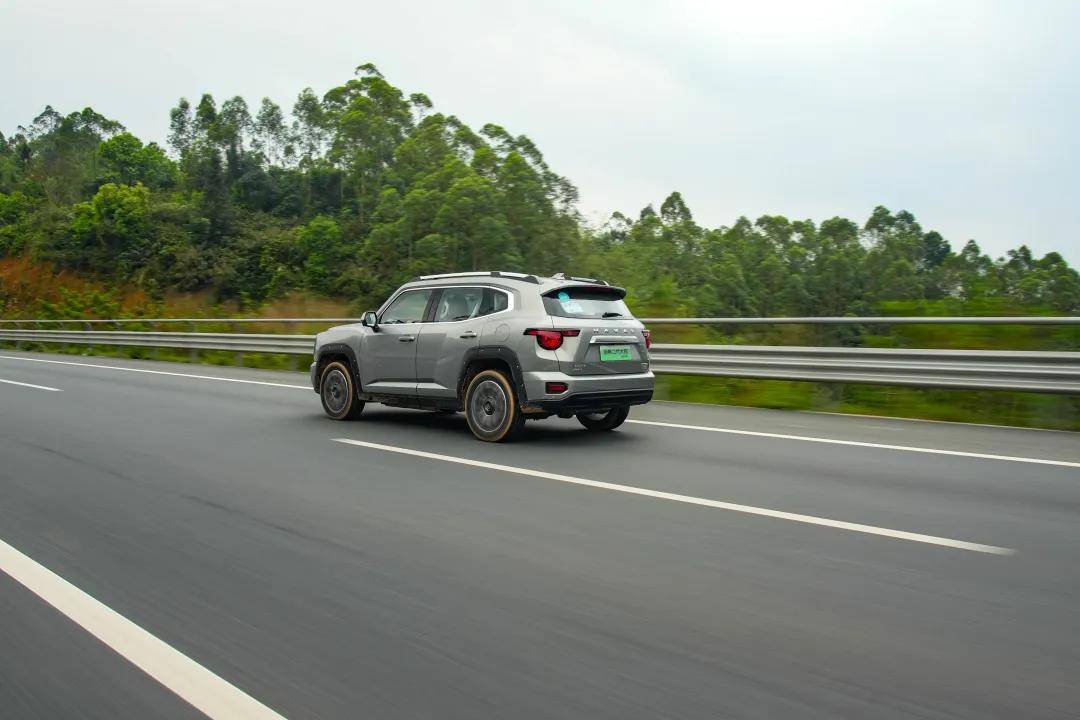 17.98萬,四驅SUV,油耗不到6L!你買不買?