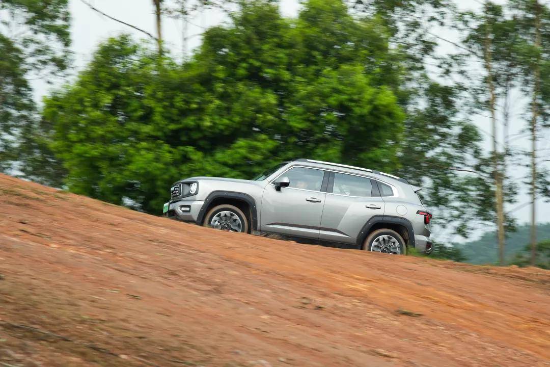 17.98萬,四驅SUV,油耗不到6L!你買不買?