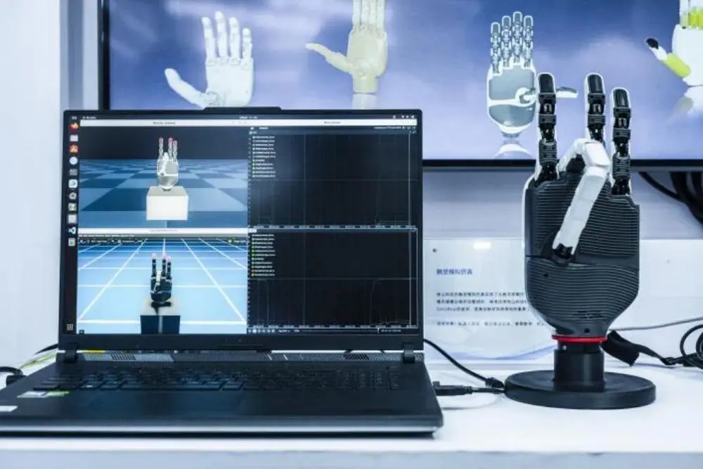 2025世界機器人大會(WRC 2025),有300余家企業、機構和院校參展,展出超過1500款機器人產品 image