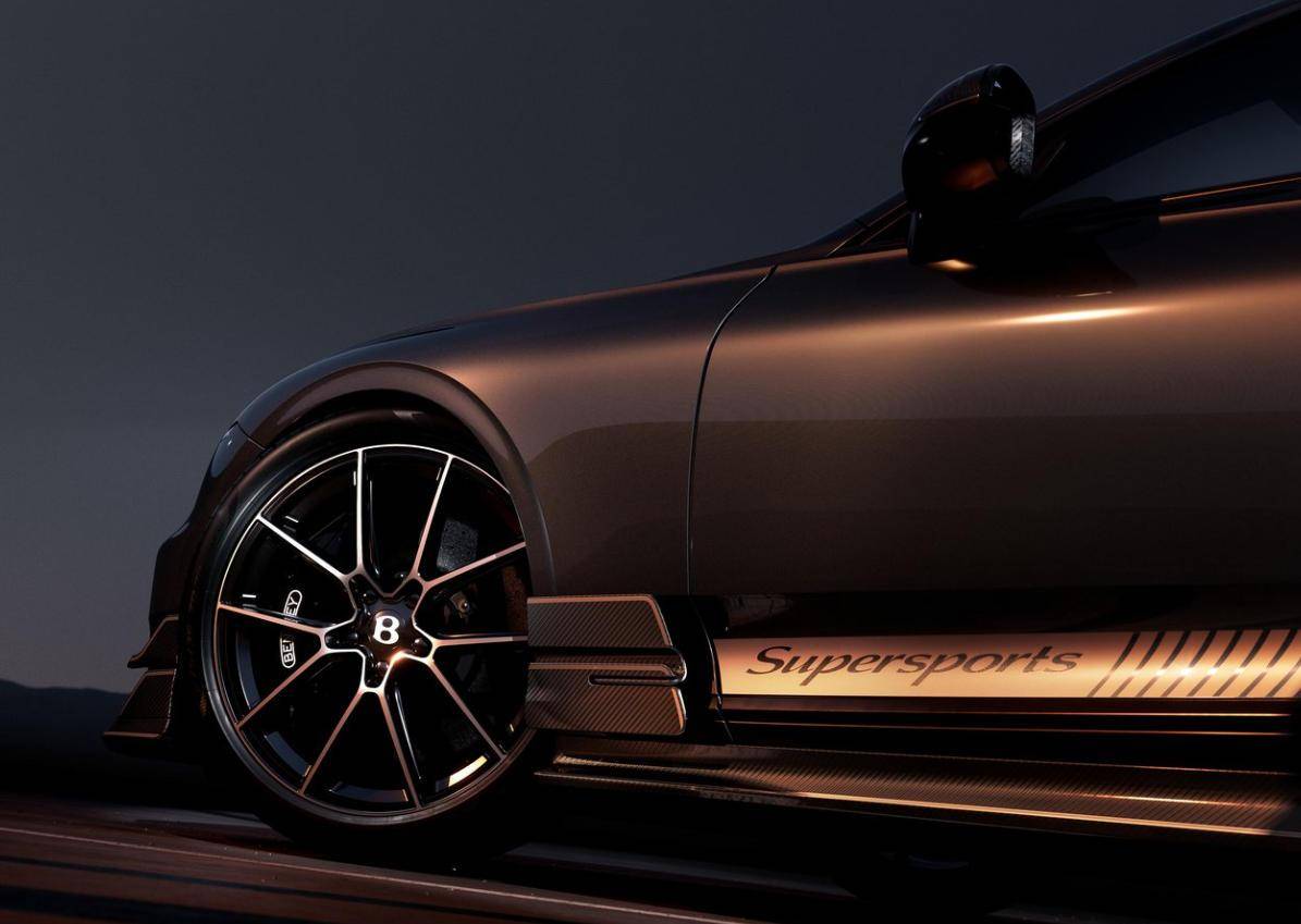 賓利歐陸SS版,拆除混動來減重,碳硅碳剎車盤直徑破紀錄