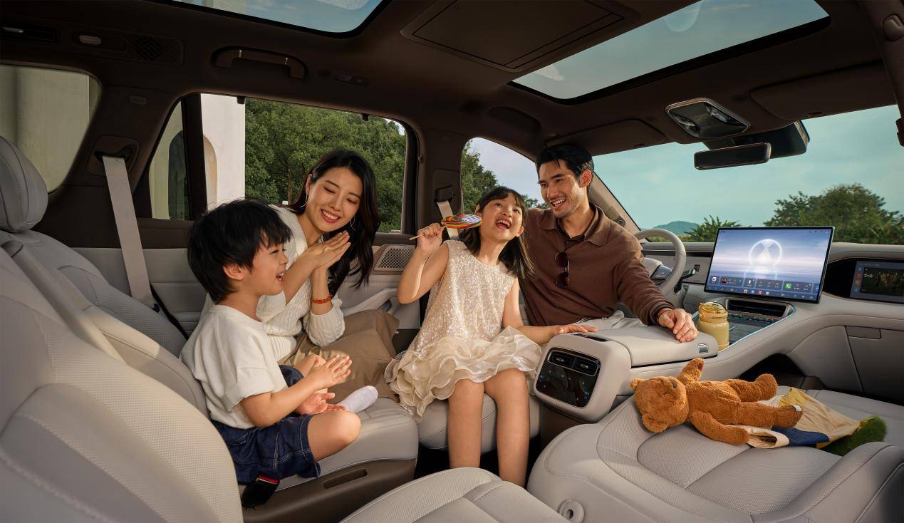 “移動大平層”&“操控之王”,騰勢N8L的產品邏輯是什么?