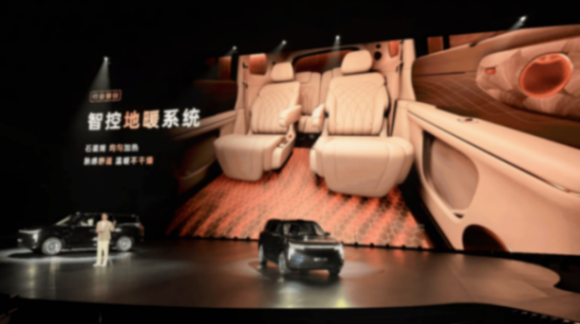 32.28萬的智己LS9,連熱水器和地暖都搬上車了